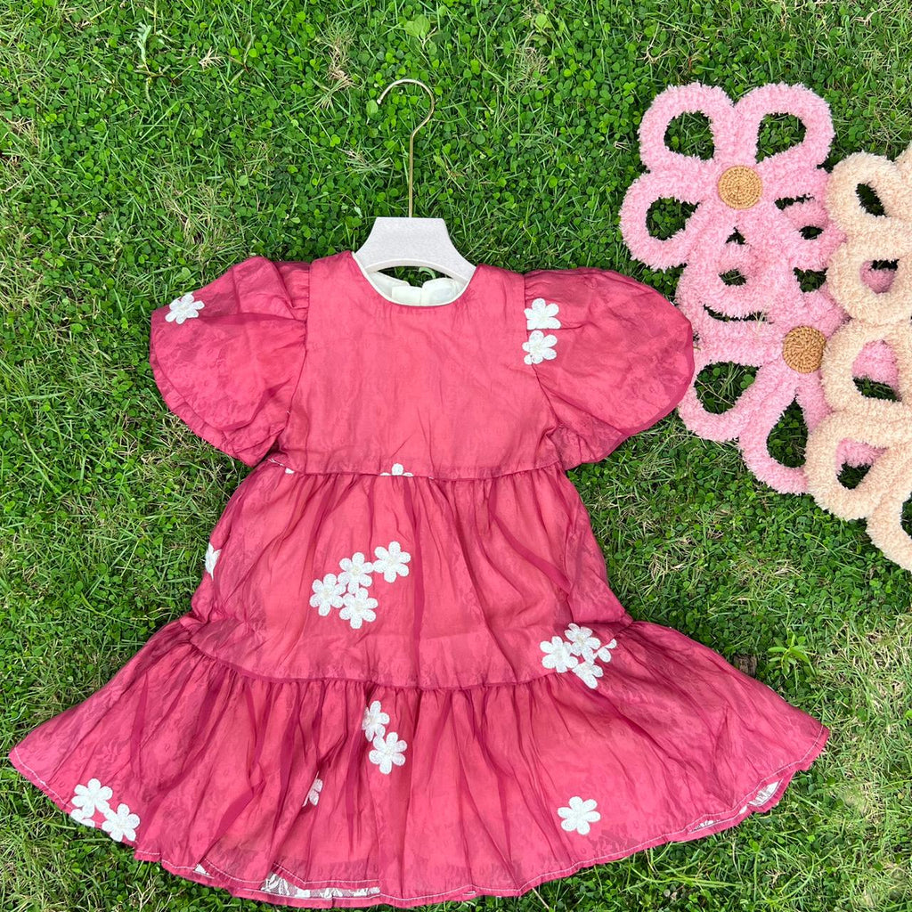 Romantic Mauve-Pink Puff-Sleeve Tiered Dress with White Daisy Appliqués